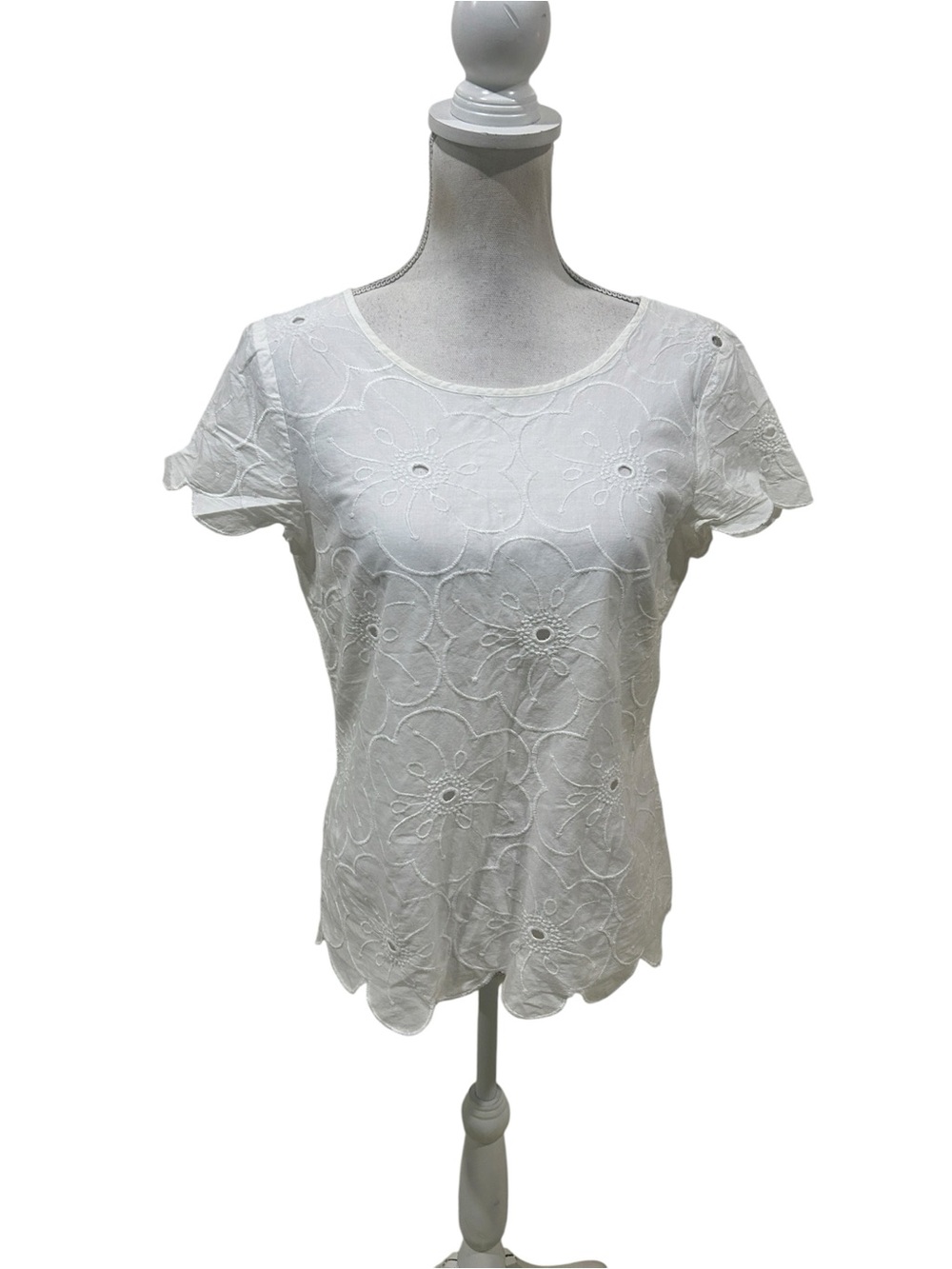 LOFT White Floral Eyelet Short Sleeve cotton Blouse scalloped hem size small